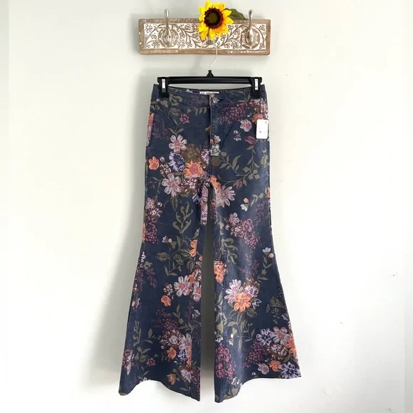 šLAST ONE! FREE PEOPLE Youthquake Printed Crop Flare Jeans Navy Combo - Picture 10 of 14